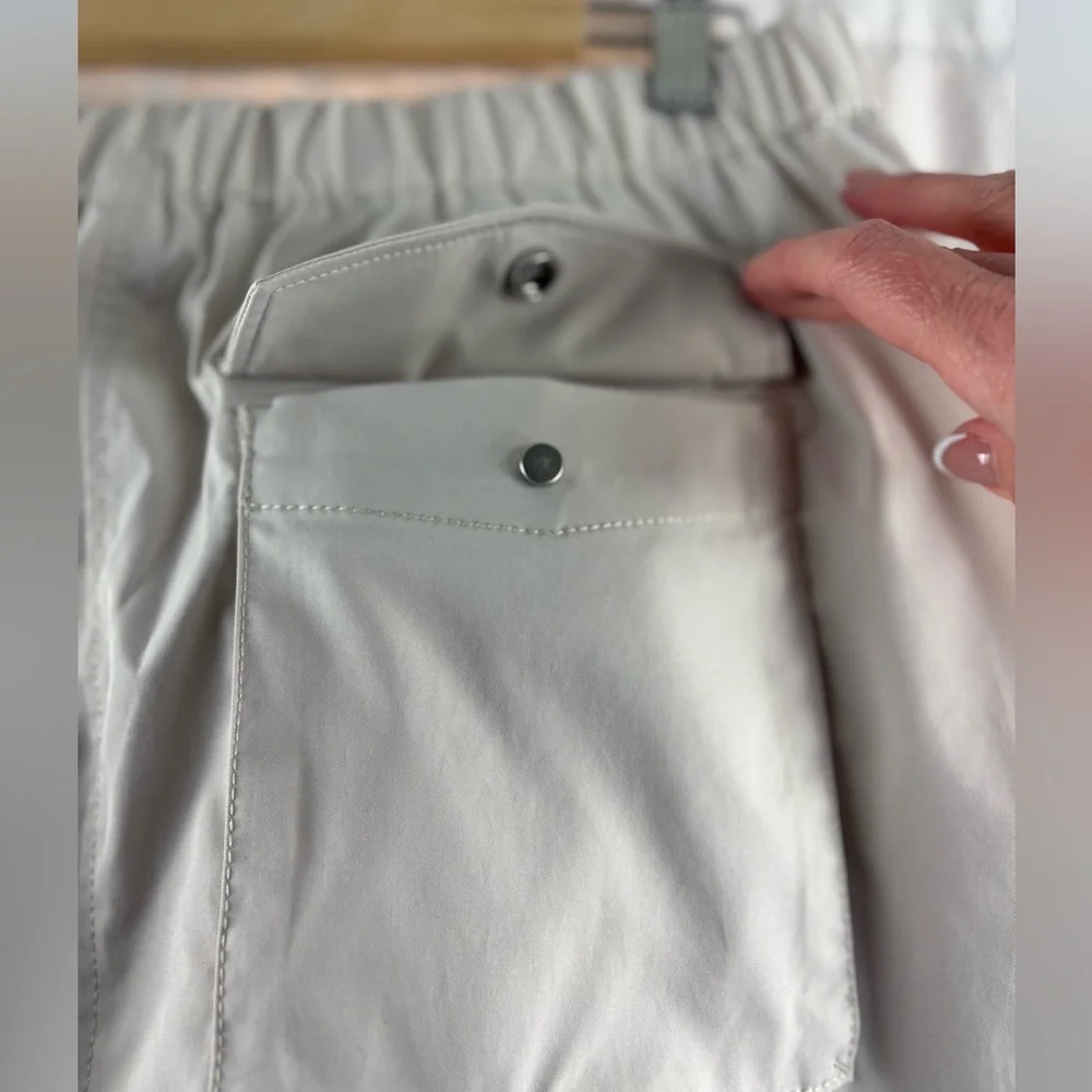 Aritzia The Group Babaton Light Beige
Emerson Skirt 6 - Picture 9 of 11